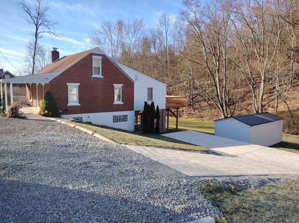 330 Abbe Pl, Delmont, PA 15626