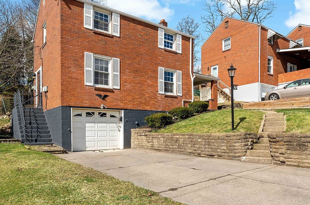 707 Lynda Ln, North Versailles, PA 15137-1818