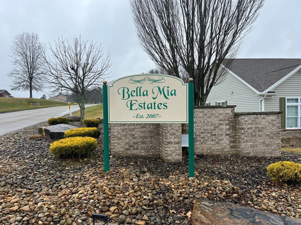 115 Mia Dr, Oliphant Furnace, PA 15401-8100
