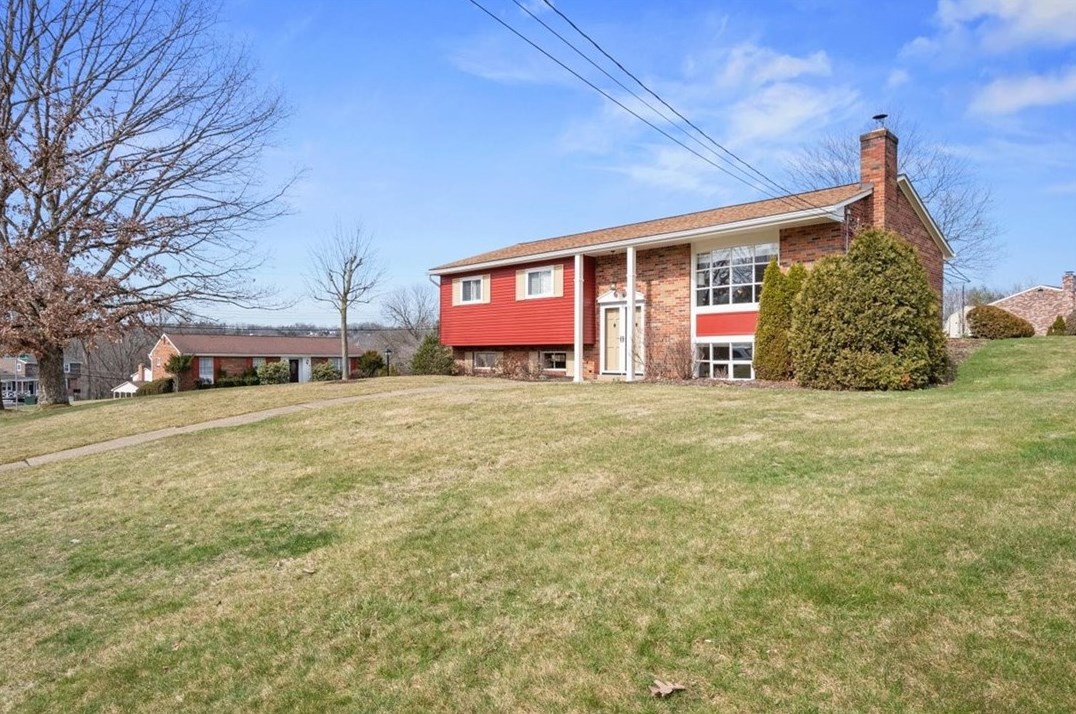 2608 College Park Rd, Allison Park, PA 15101