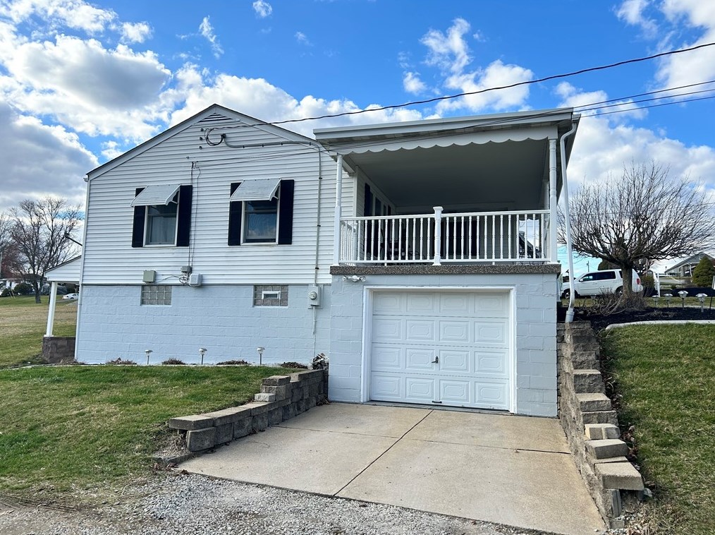105 Lacock St, Washington PA  15301-2429 exterior