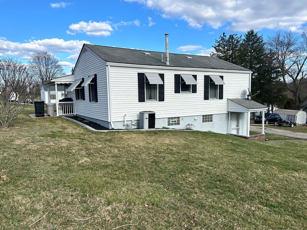 105 Lacock St, Washington PA  15301-2429 exterior
