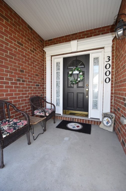 3000 Edinburg Ct, Collier Township, PA 15106
