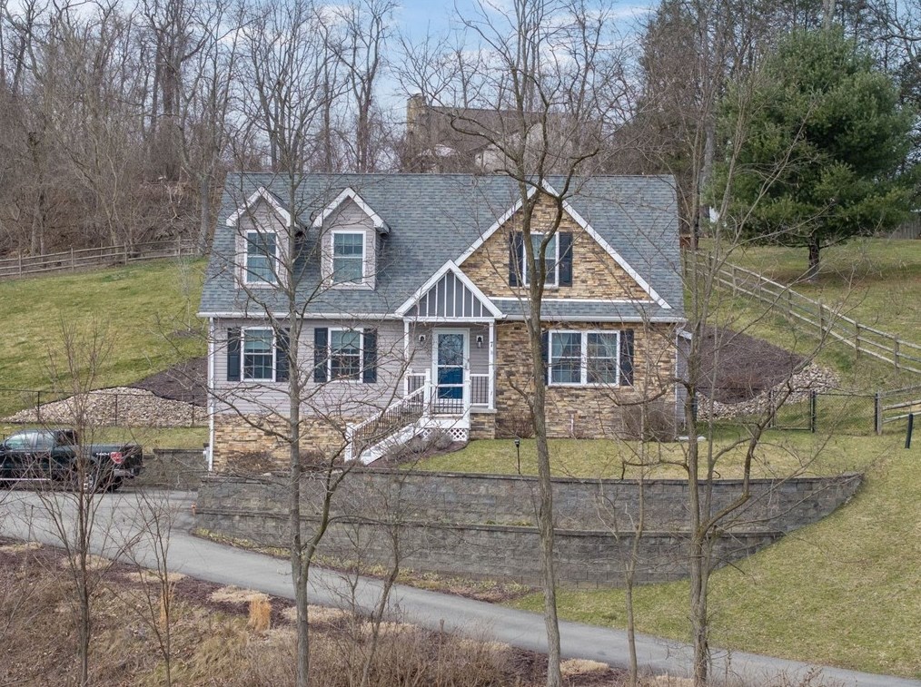 7 Edwards Dr, Canonsburg, PA 15317
