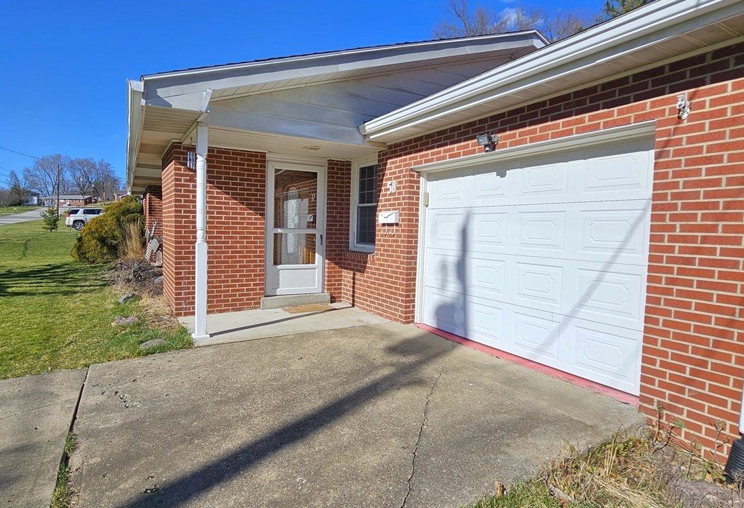 58 Spring Valley Dr, Washington, PA 15301-6214