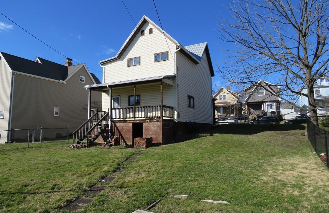 15 Lincoln Ave, North Huntingdon, PA 15642