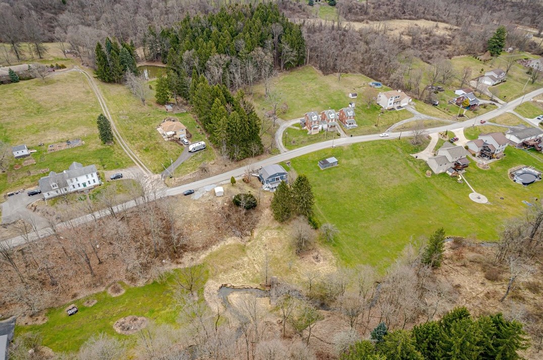 568 Lakeview Dr, Washington PA  15301-3012 exterior