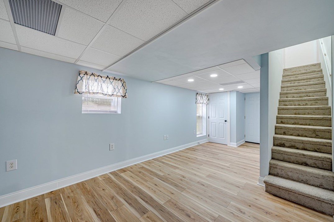 568 Lakeview Dr, Washington PA  15301-3012 exterior