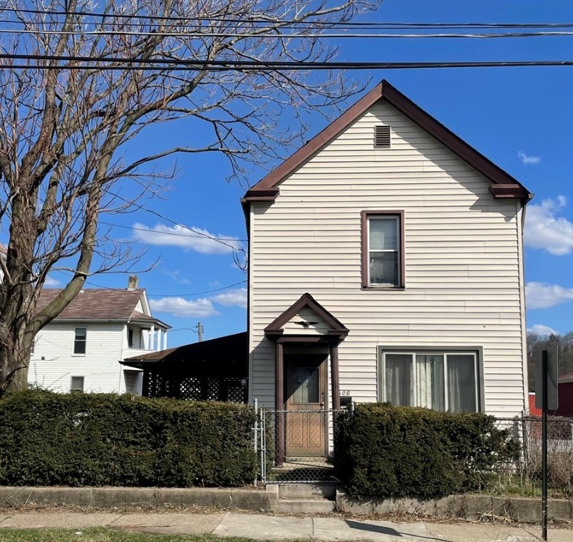 608 Freeport Rd (608 Constitution Blvd, New Kensington, PA 15068