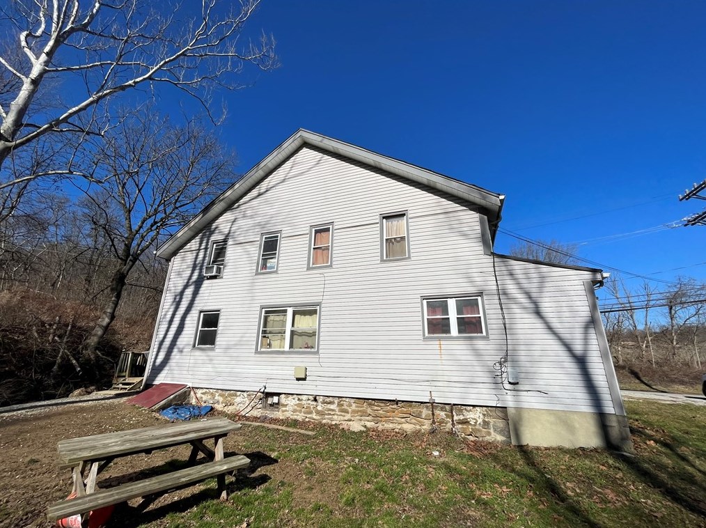 97 Noblestown Rd, Collier Township, PA 15106-1672