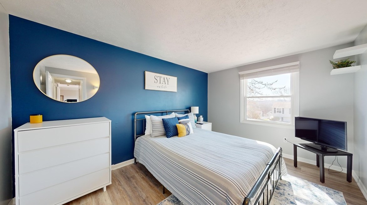 613 Meade Dr, Moon Twp PA  15108-9668 exterior