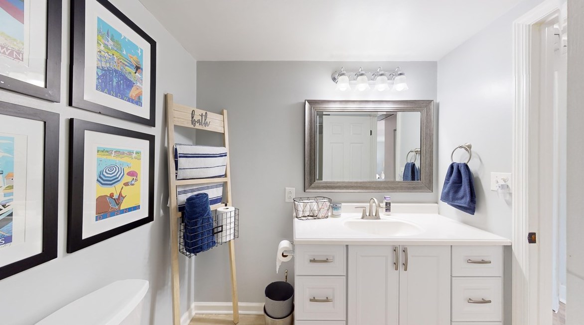 613 Meade Dr, Moon Twp PA  15108-9668 exterior