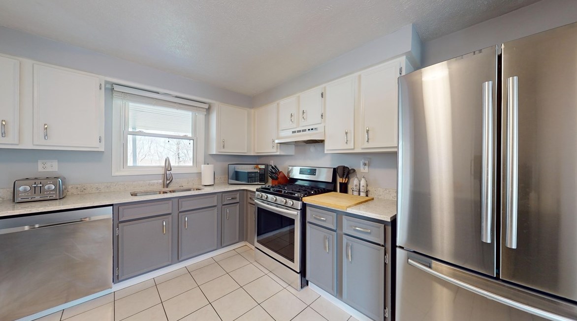 613 Meade Dr, Moon Twp PA  15108-9668 exterior