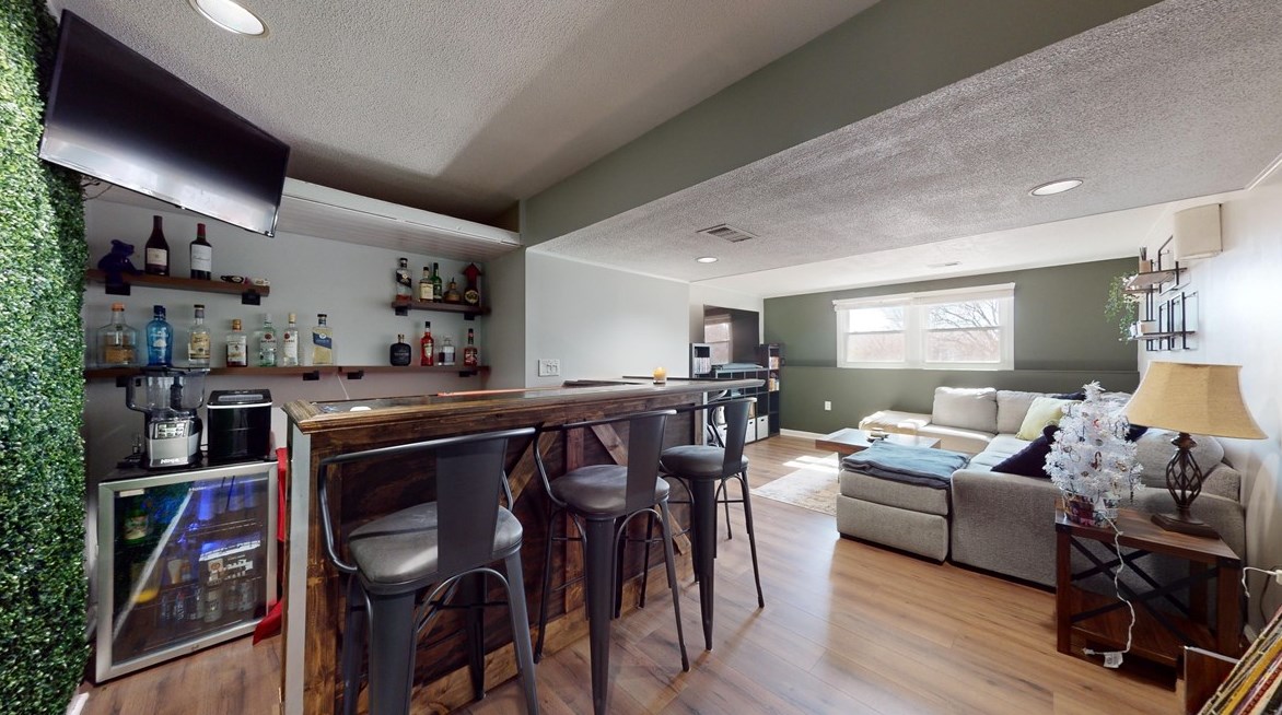 613 Meade Dr, Moon Twp PA  15108-9668 exterior