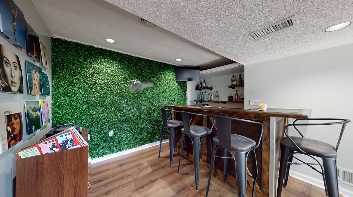 613 Meade Dr, Moon Twp PA  15108-9668 exterior