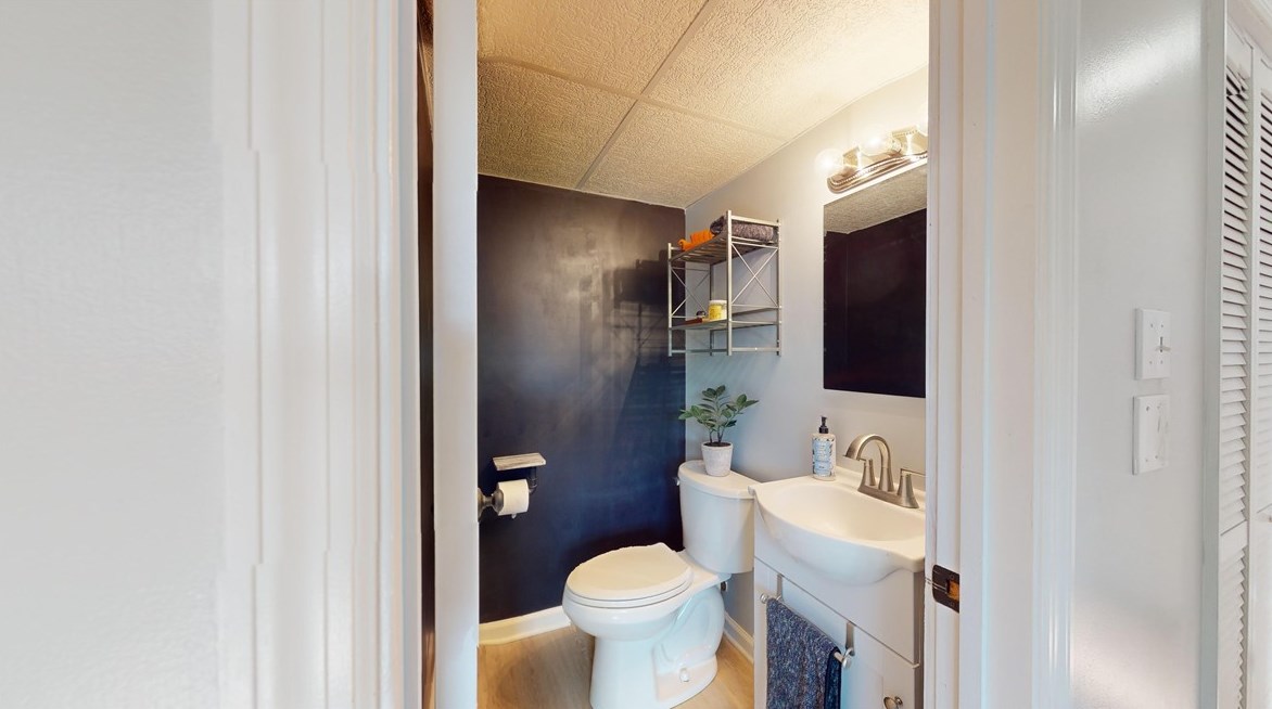 613 Meade Dr, Moon Twp PA  15108-9668 exterior