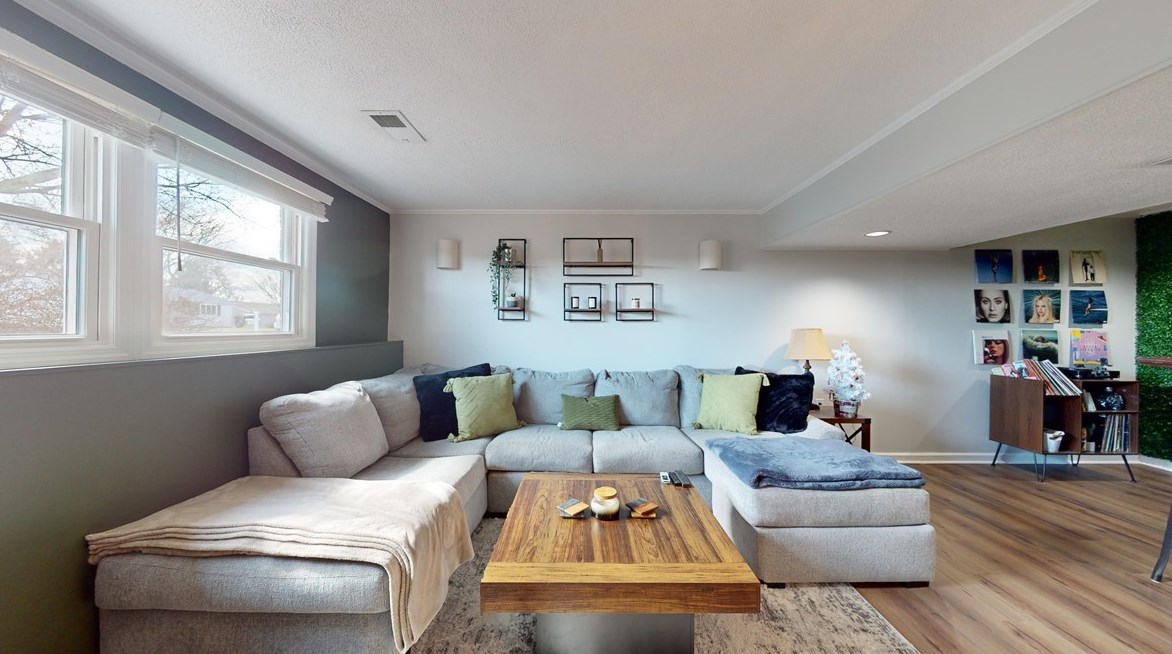 613 Meade Dr, Moon Twp PA  15108-9668 exterior