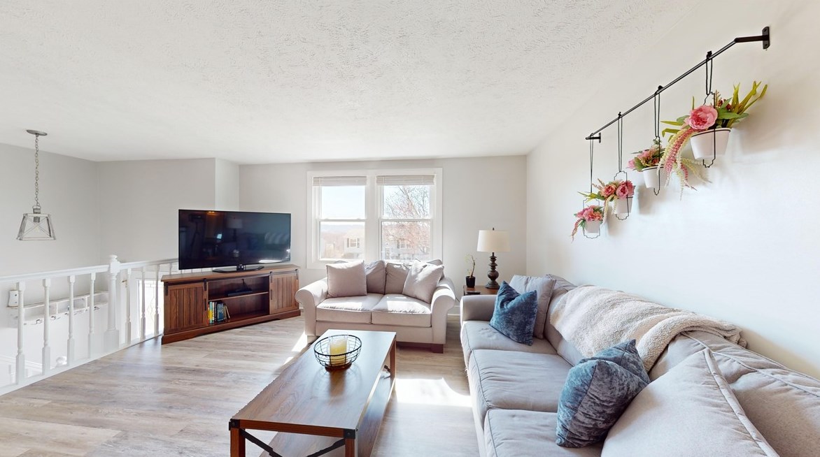 613 Meade Dr, Moon Twp PA  15108-9668 exterior