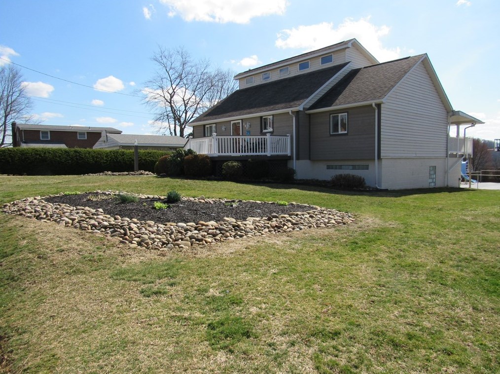 209 Beverly Dr, New Kensington, PA 15068