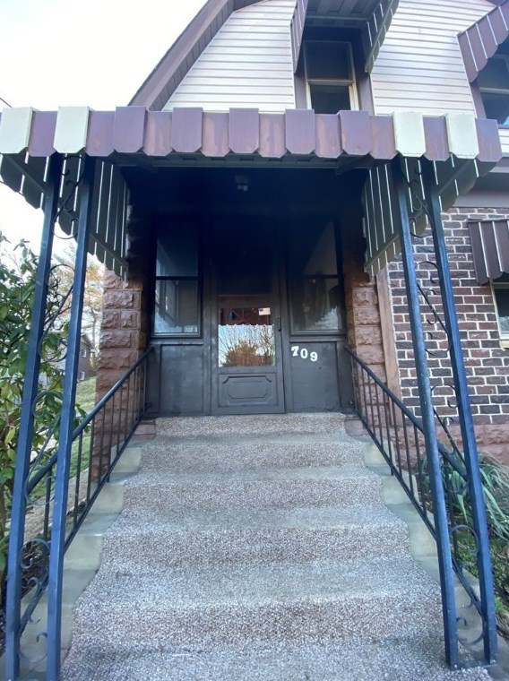 709 Charles St, Collier Township, PA 15106