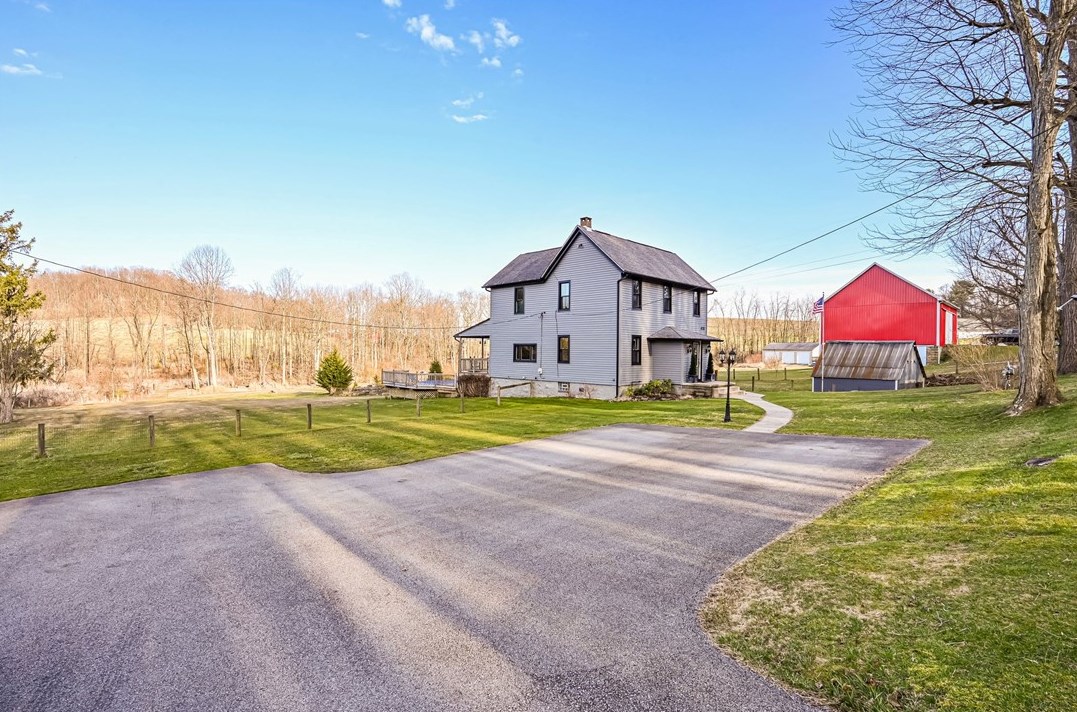 458 Saxman Rd, Latrobe, PA 15650-5359