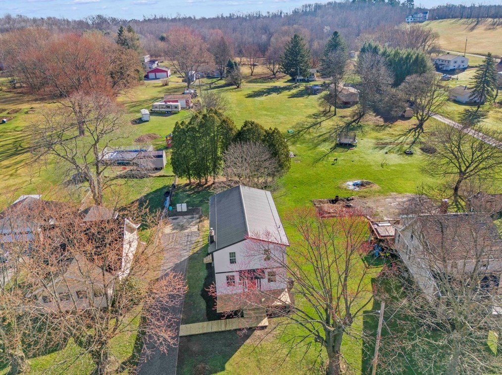 714 Mercer Rd, Beaver Falls, PA 15010-8539