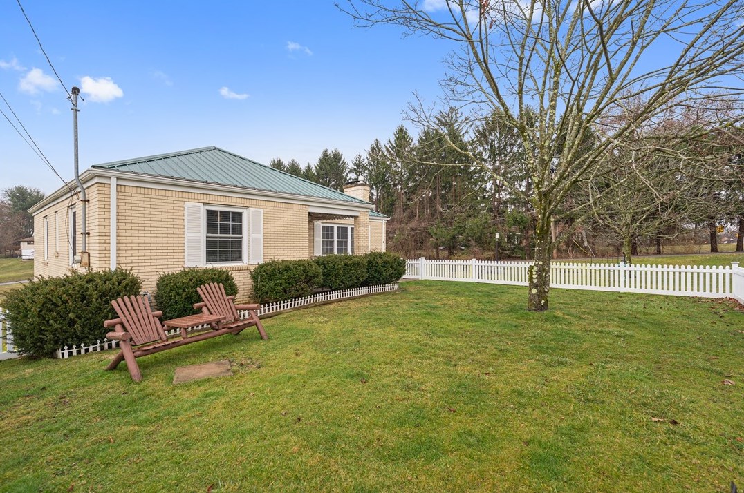 1812 Roosevelt Rd, Sewickley, PA 15143-9532