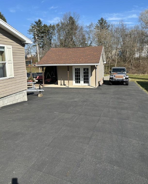 1708 Mapeat Ln, New Castle, PA 16101