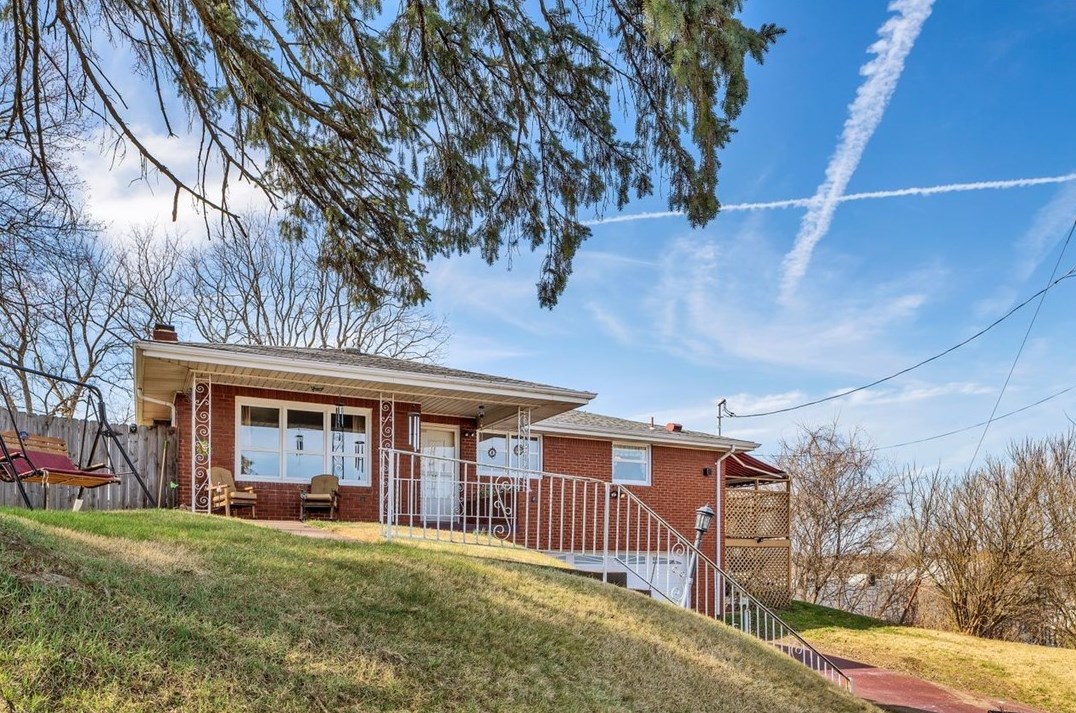 30 Clay Pike, North Huntingdon, PA 15642