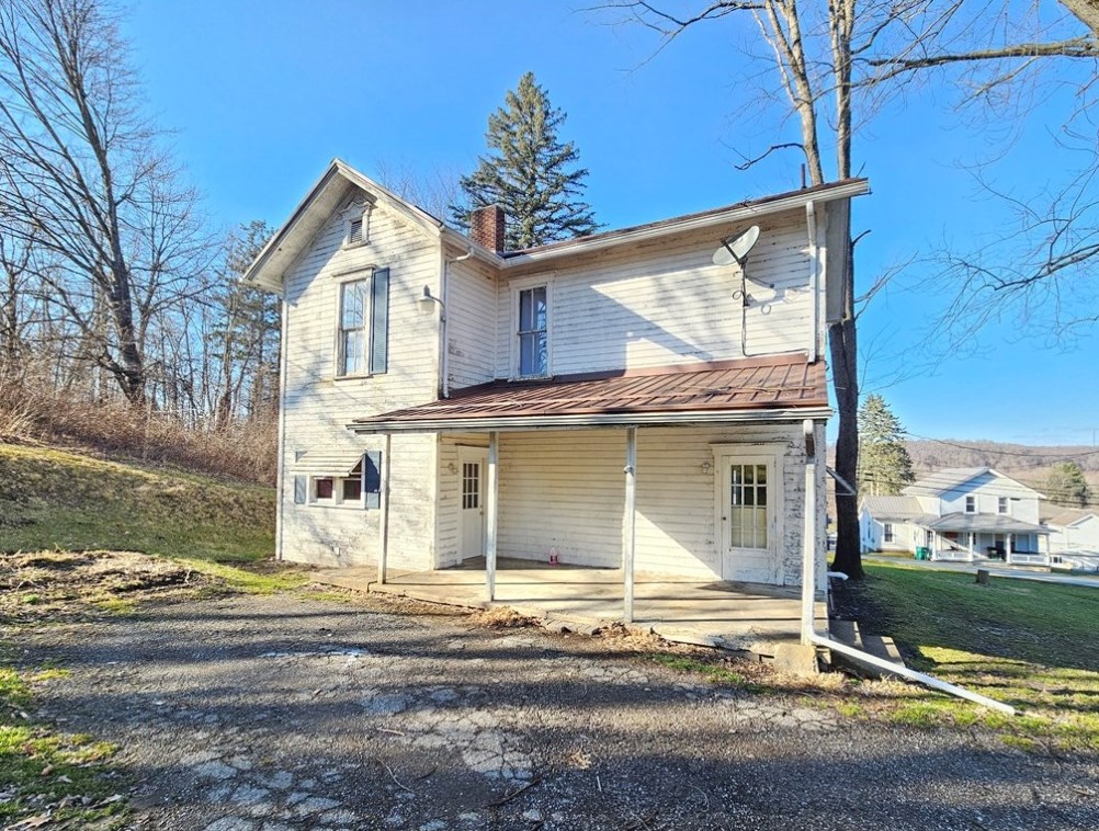 1122 Walnut St, Stoneboro, PA 16153-3836