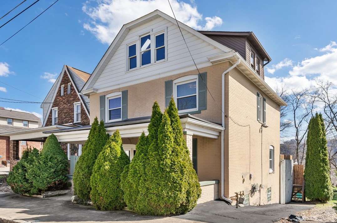 620 8th Ave, Tarentum, PA 15084-1629