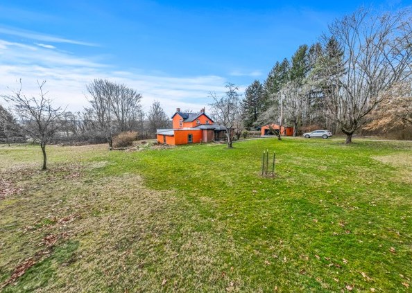 194 Old Colony Dr, New Castle, PA 16105-4502