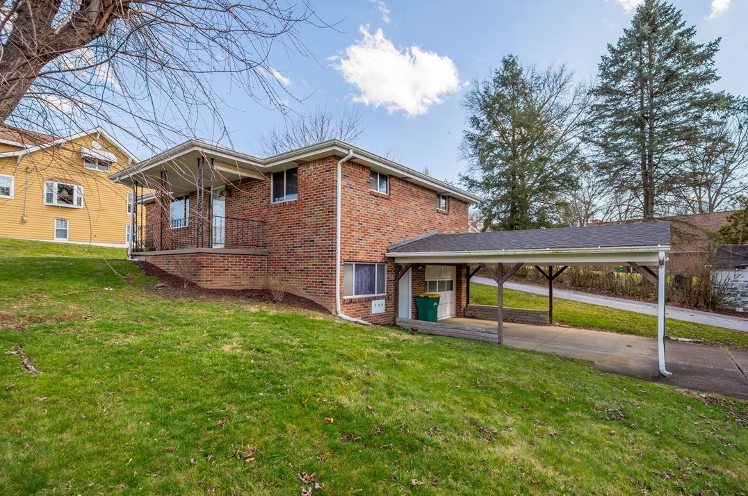 104 Arnold Ave North, Strabane, PA 15363