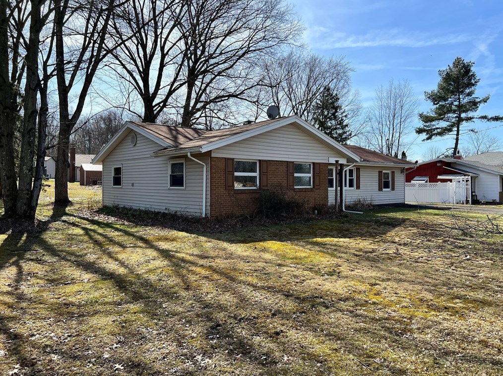 2236 Wakefield Dr, Hermitage, PA 16148