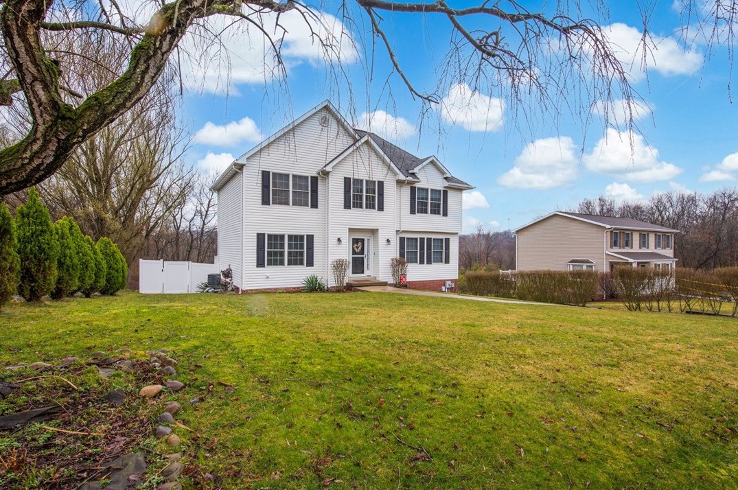 327 Garden Hill Dr, Tarentum, PA 15084