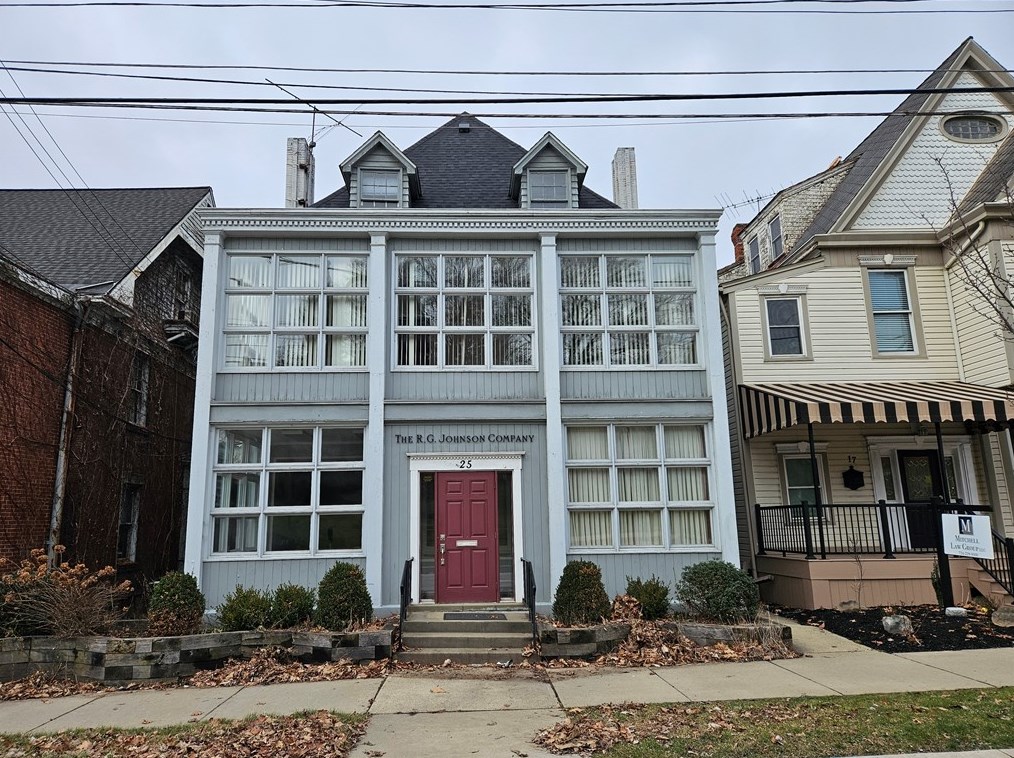 25 College St, Washington, PA 15301-4826