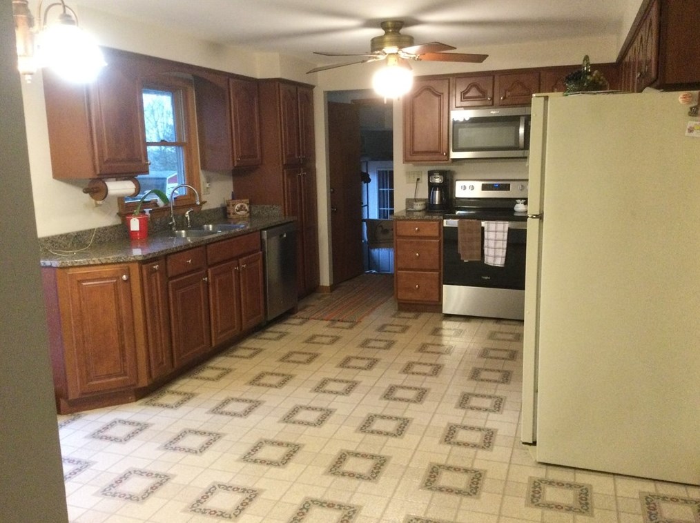 25 Lake Dr, Washington, PA 15301-9180