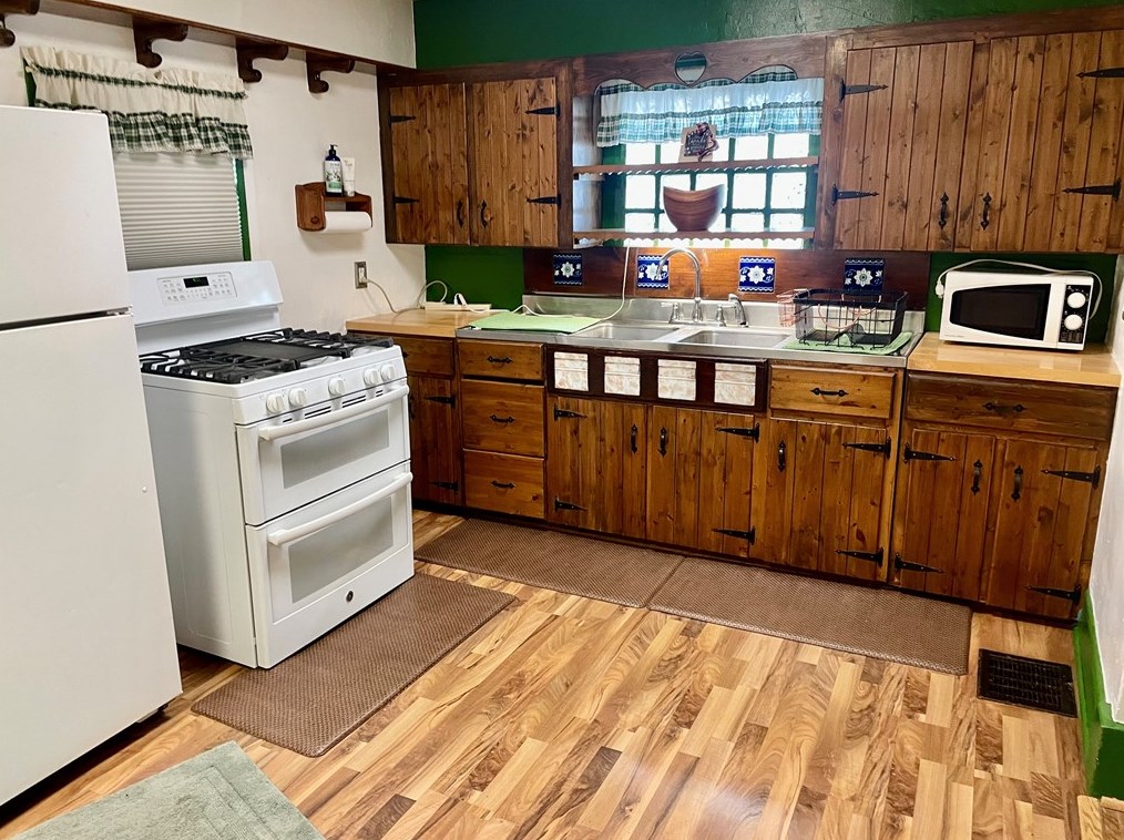 1414 5th Ave, Beaver Falls, PA 15010-4231