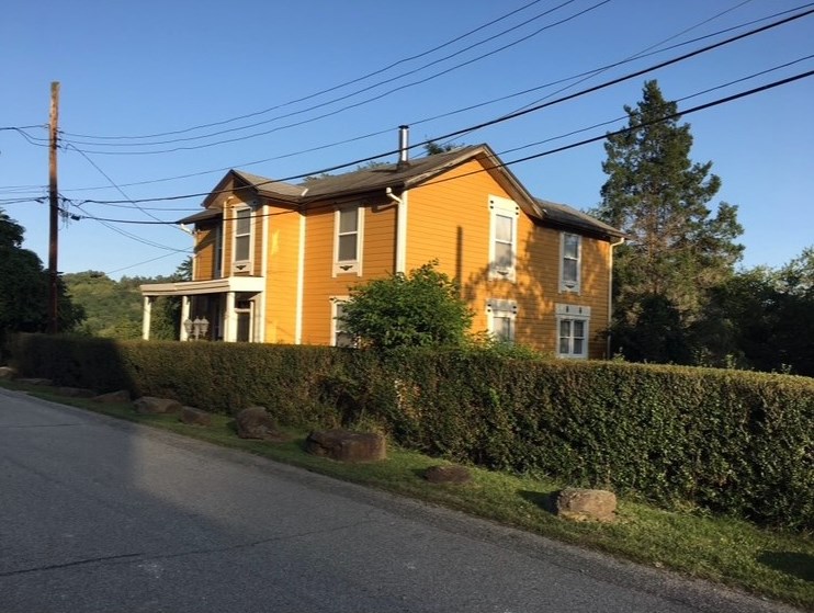 816 Thompson St, Turtle Creek, PA 15145-1217