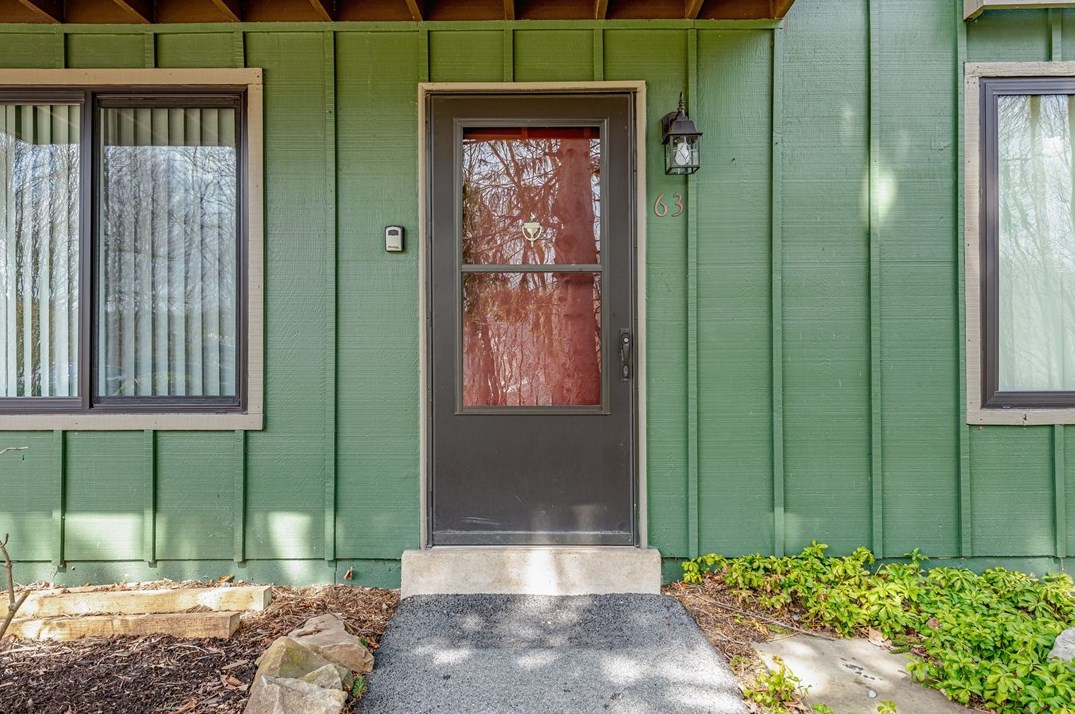 63 Valley View Dr, Somerset, PA 15501-6901