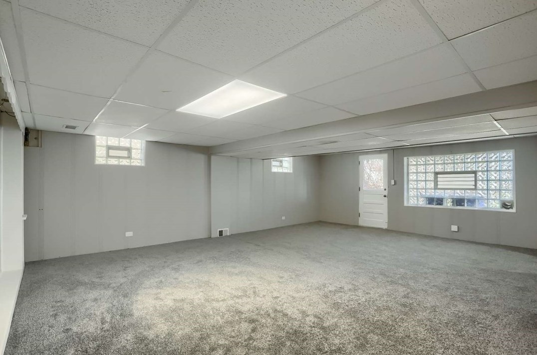 226 Suncrest Dr, Verona PA  15147-1652 exterior