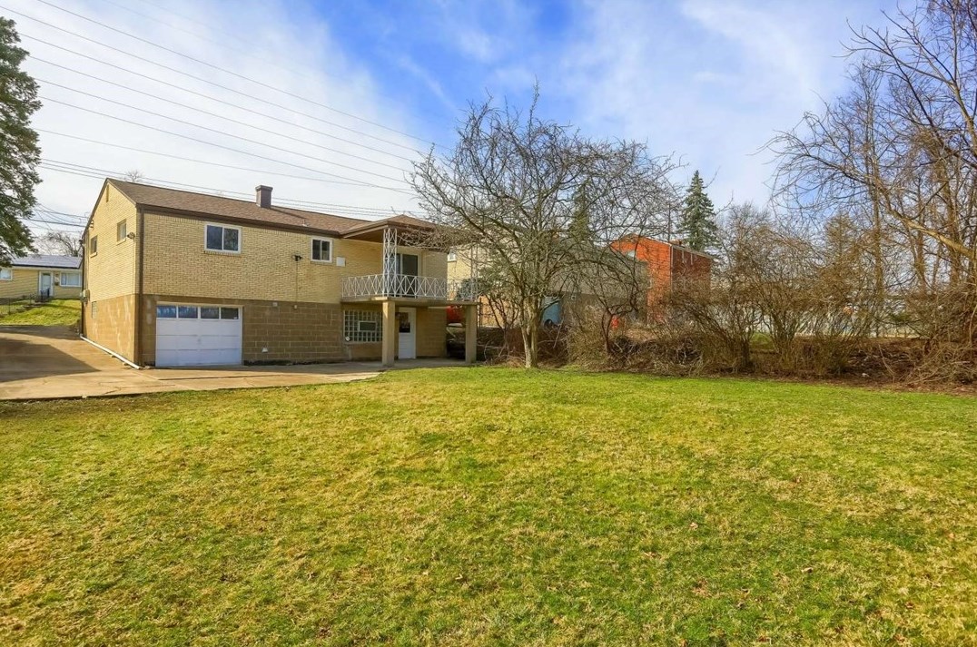 226 Suncrest Dr, Verona PA  15147-1652 exterior