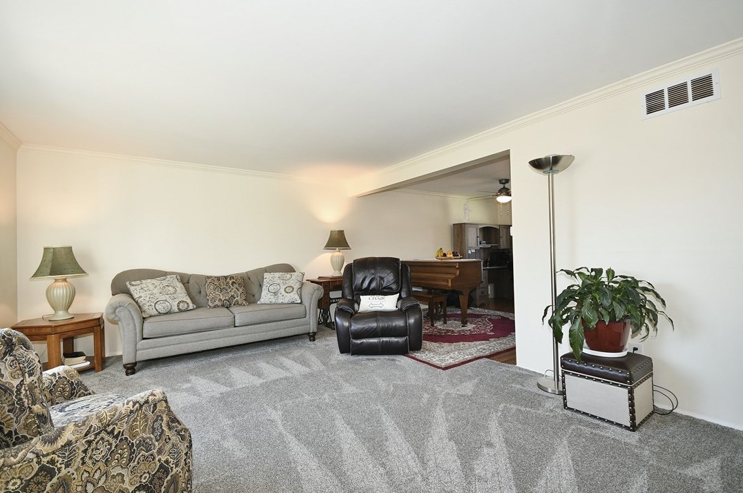 1114 Preston Dr, North Versailles, PA 15137-2714
