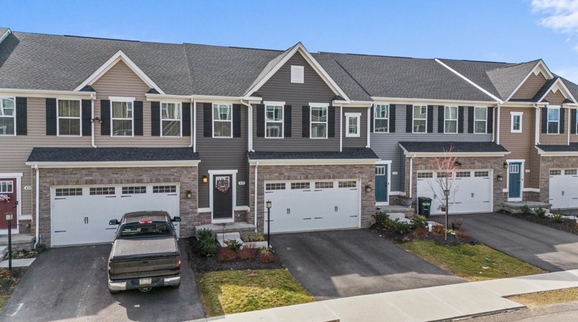 435 Greenwood Dr North, Canonsburg, PA 15317