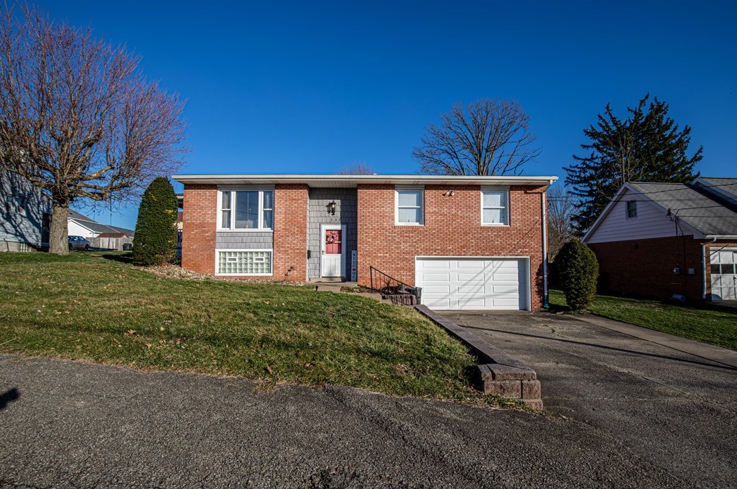 131 Eggleston St, Oliphant Furnace, PA 15401