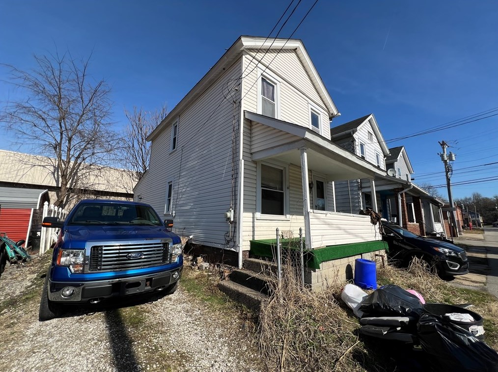 309 Strawberry Aly, New Brighton, PA 15066-1751