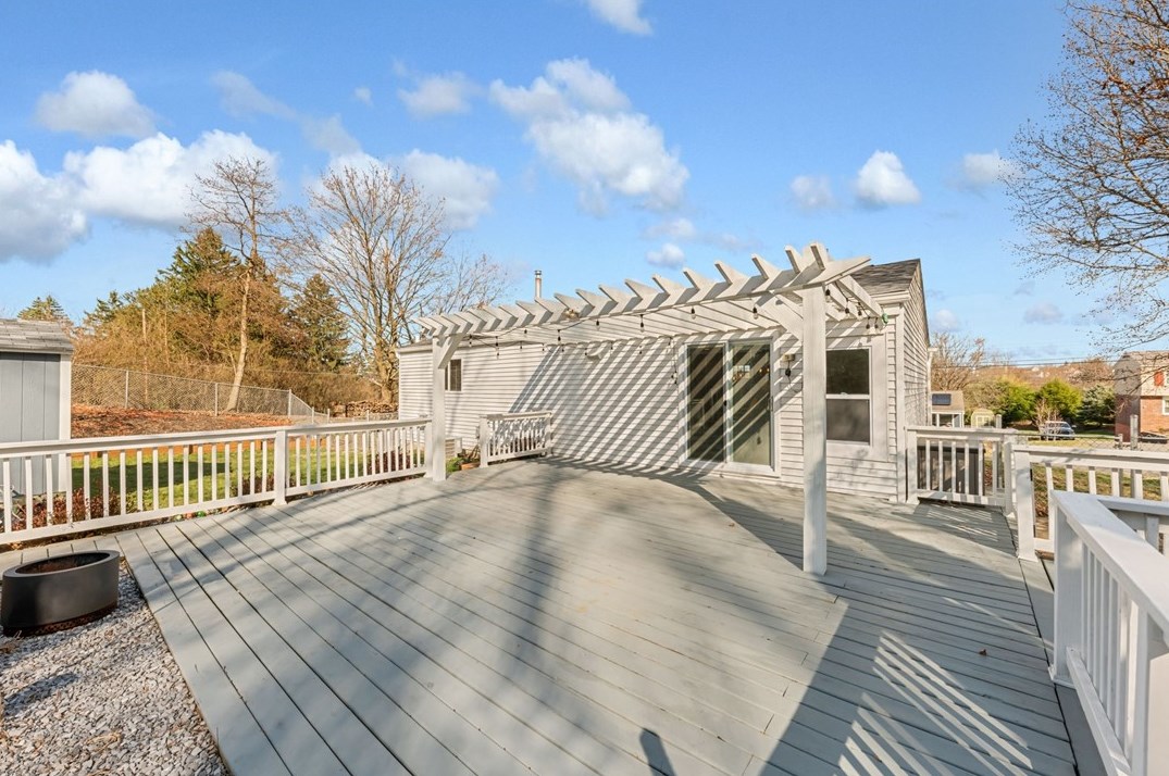 236 Larue Dr, Moon Twp PA  15108-1154 exterior