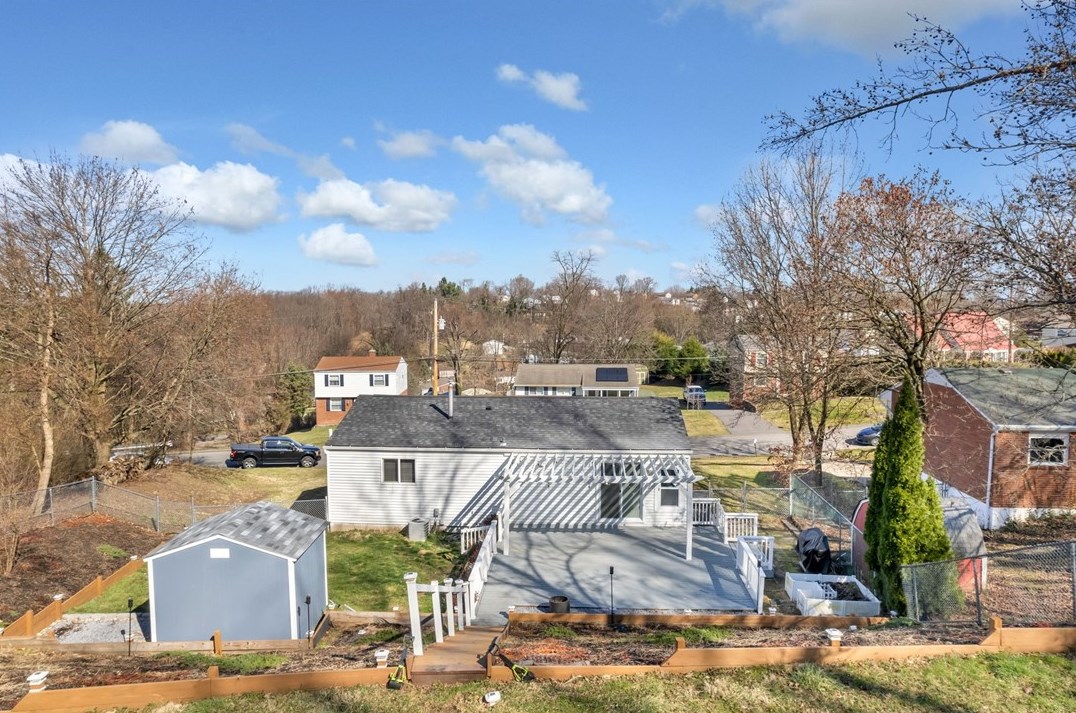 236 Larue Dr, Moon Twp PA  15108-1154 exterior