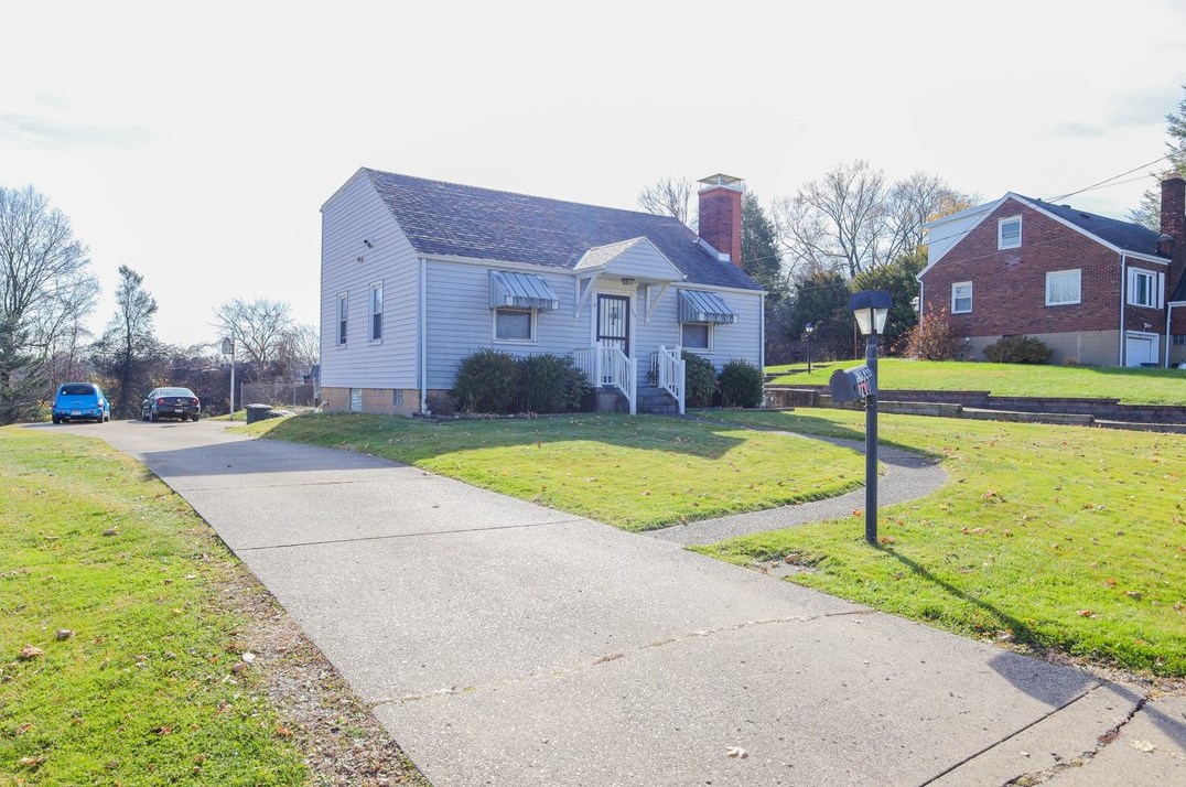 700 3rd St, North Versailles, PA 15137