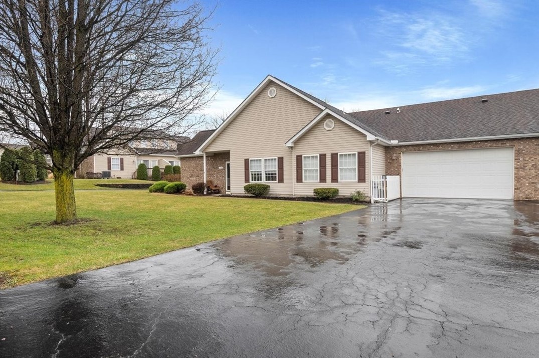 112 Clearwater Dr, Ellwood City, PA 16117